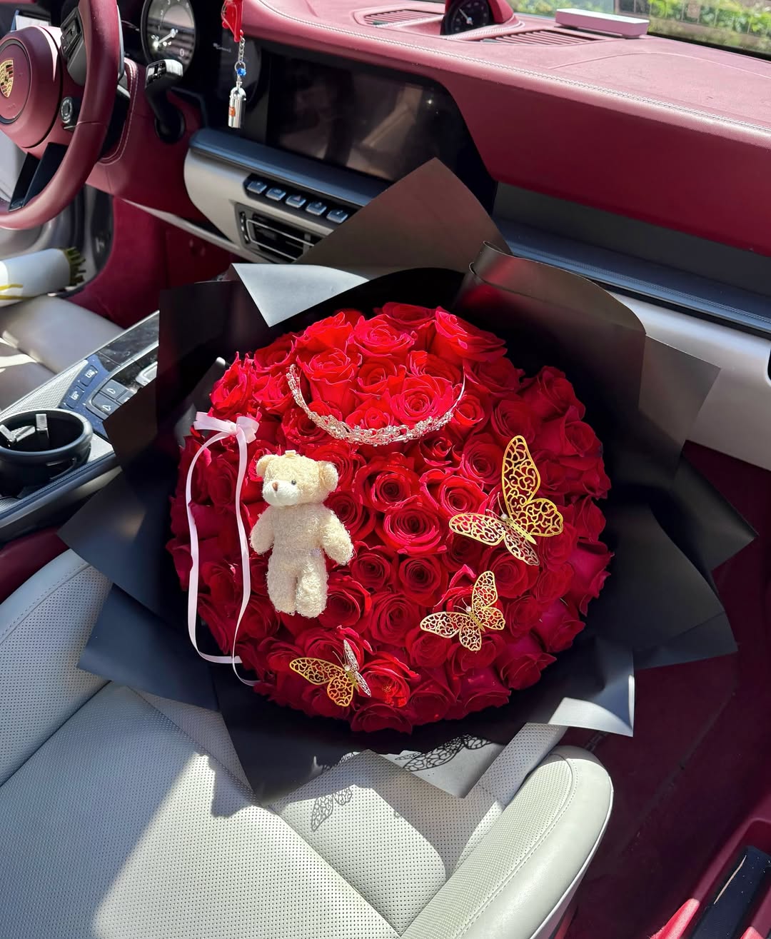 Luxury rose bouquet in Porsche